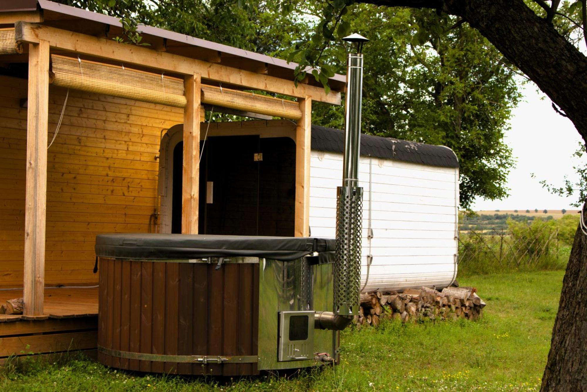 Luxury tent Jurty V Sadu